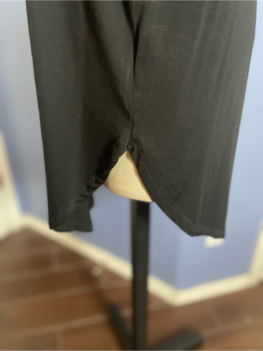 Torrid Black V-Neck Tunic with Crisscross Detail Size 1 - Picture 7 of 9
